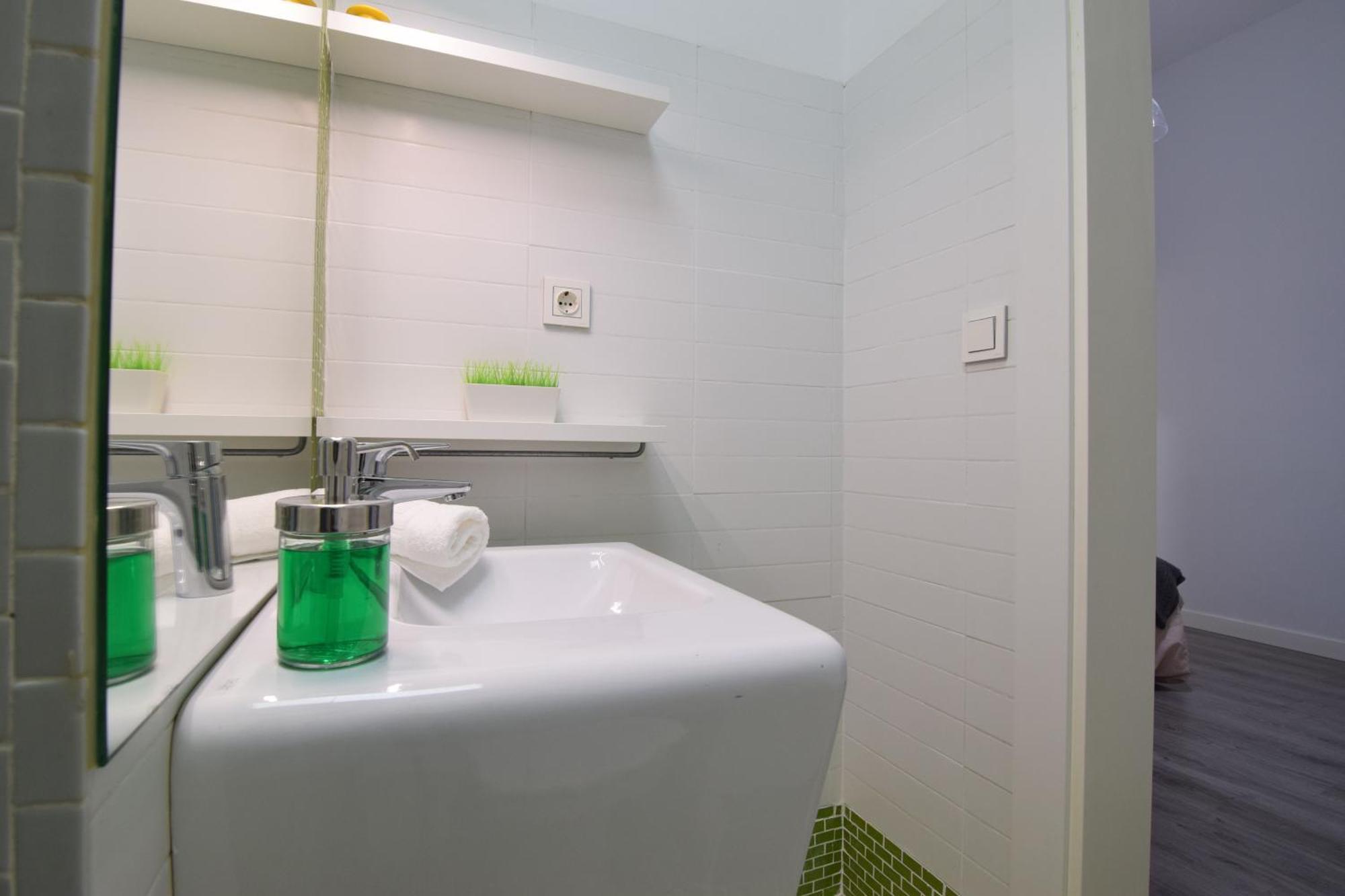 Apartamento Atarazanas Malaga Centro Historico Екстериор снимка